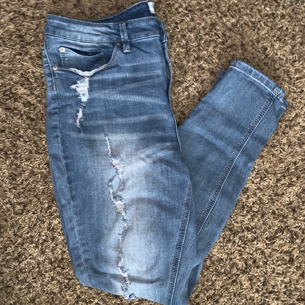 Junior’s Plus Size Ripped Jeans!